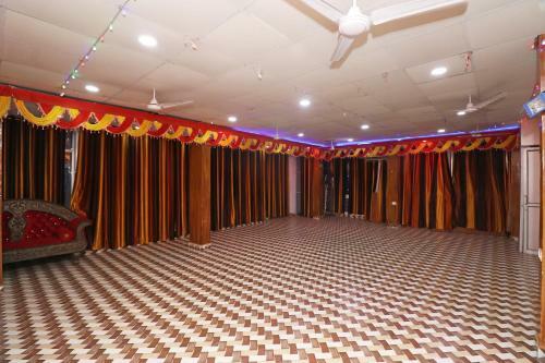 Hotel Oyo 18395 Star Palace