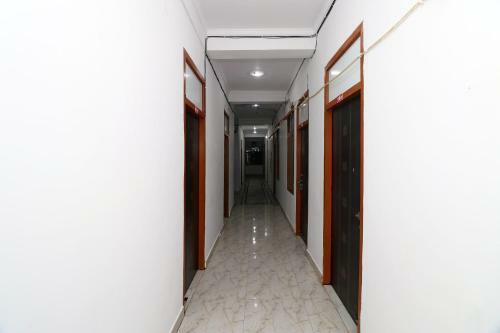 Hotel Oyo 18395 Star Palace