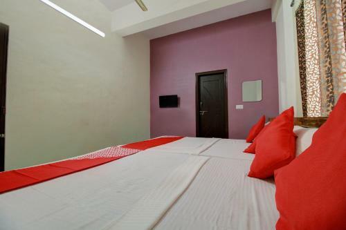 Hotel Vaccinated Staff- Oyo 14360 Park Inn
