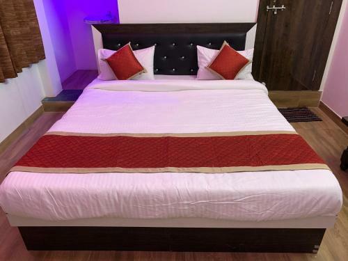 Hotel Dhanush Palace