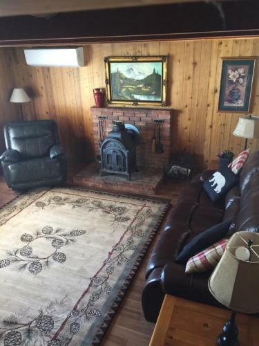 Acorn Rd Cabin With Mountain Views