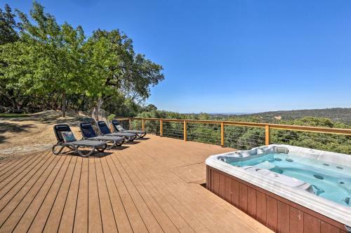 Luxe Auburn Hideaway With Tennis Court And Views!