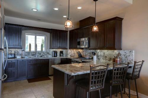 Beach Front In Avila - 370frnt