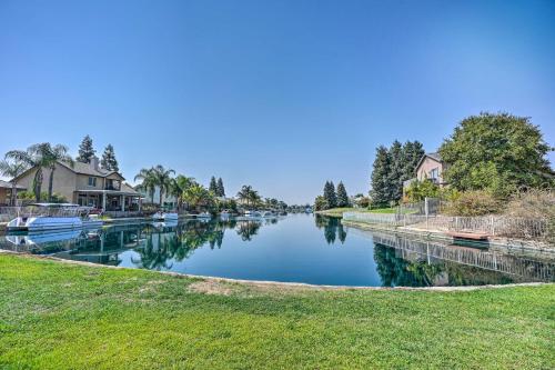 Stylish Bakersfield Getaway With Pool Table!