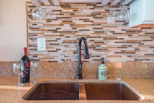 Seamist Beach Cottage, Private Beach & Ocean Views