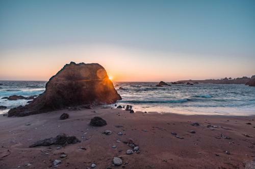 Seamist Beach Cottage, Private Beach & Ocean Views