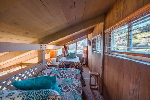 Seamist Beach Cottage, Private Beach & Ocean Views