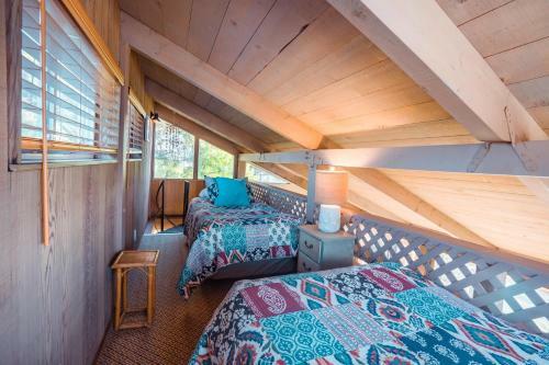 Seamist Beach Cottage, Private Beach & Ocean Views