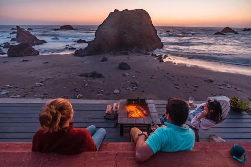 Seamist Beach Cottage, Private Beach & Ocean Views