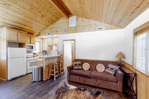 Aurora Bear Cabin