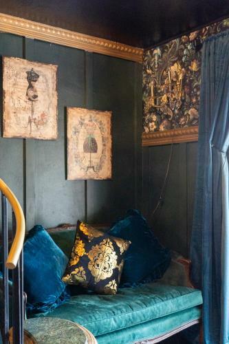Old Hollywood Lodge-pets, Hottub-sauna, Speakeasy!