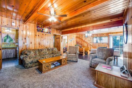 Knotty Pine Tavern