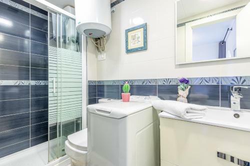 Apartamento Vista Al Mar, Wifi, Centro (kar15)