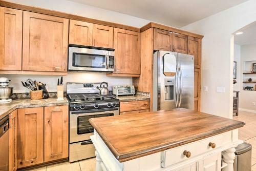 Inviting Cottage 5 Mi From Big Bear Lake!
