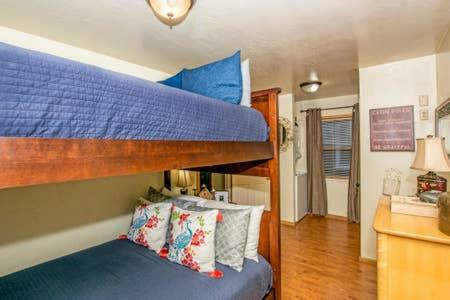 Doormat Vacation Rentals - Robinhood Retreat 2