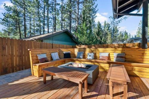 Modern Split Level Cabin -hot Tub & Game Room