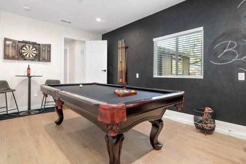 Modern Split Level Cabin -hot Tub & Game Room