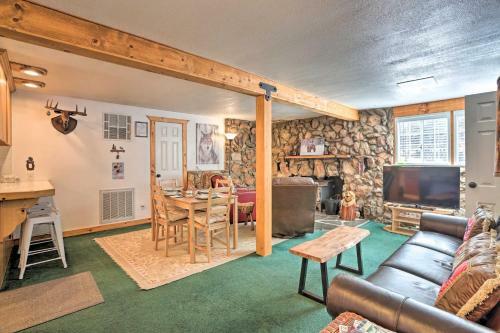 Cozy Cottage With Spacious Yard About 4 Mi To Ski!