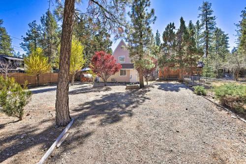 Cozy Cottage With Spacious Yard About 4 Mi To Ski!