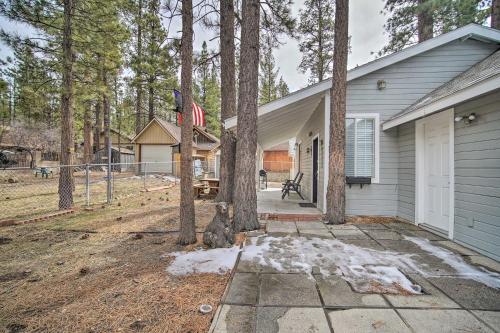 All-season Big Bear Home With Stone Fireplace!