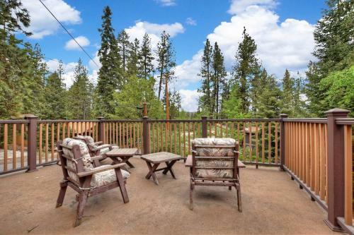 Doormat Vacation Rentals - Pine Rock Cabin