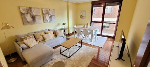 Apartamento Cozy Yellow Home In Getxo