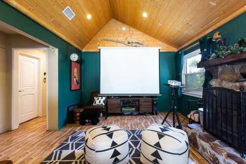 Bear Cabin-central Ac, Play Deck, Jacuzzi