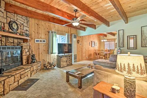 Homely Pet-friendly Abode, 3 Mi To Skiing!
