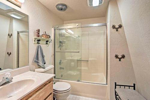 Homely Pet-friendly Abode, 3 Mi To Skiing!