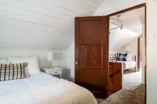 Cougar Rd - Cougar Lodge