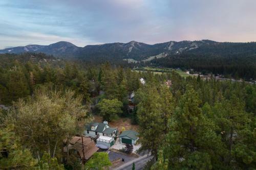 Cougar Rd - Cougar Lodge