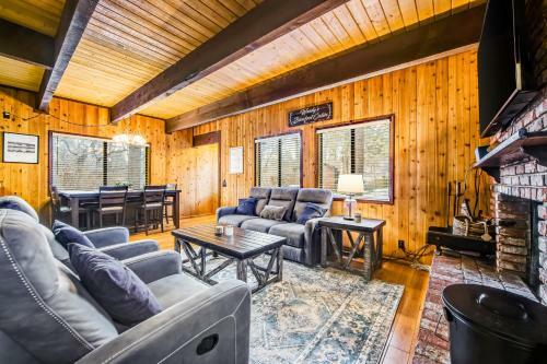 Woody's Bearfoot Cabin