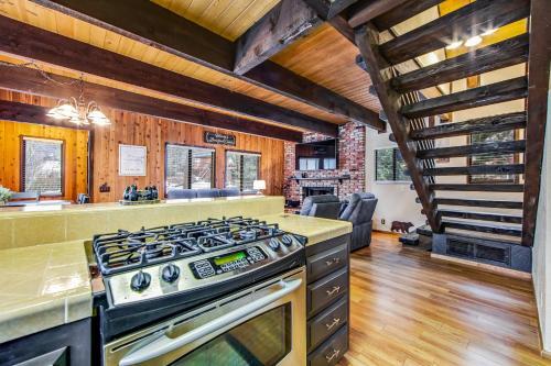 Woody's Bearfoot Cabin