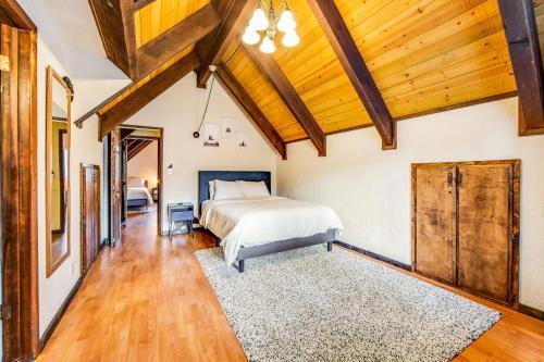 Woody's Bearfoot Cabin