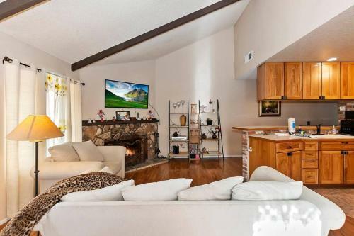 Boulder Bear - 1 Min. Walk From Boulder Bay Park!