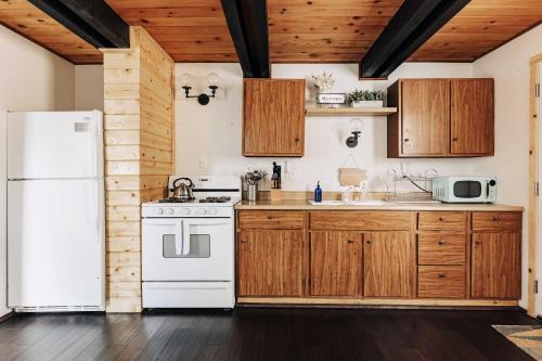 Stylish Big Bear Cabin With Deck And Fireplace!