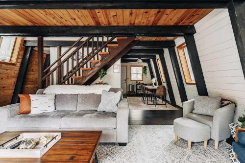 Stylish Big Bear Cabin With Deck And Fireplace!