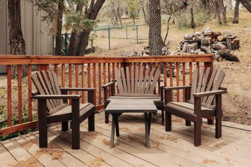 Stylish Big Bear Cabin With Deck And Fireplace!