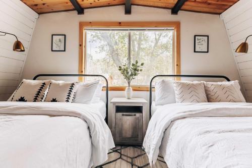 Stylish Big Bear Cabin With Deck And Fireplace!