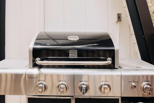 Stylish Big Bear Cabin With Deck And Fireplace!