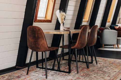 Stylish Big Bear Cabin With Deck And Fireplace!