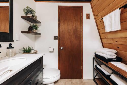 Stylish Big Bear Cabin With Deck And Fireplace!