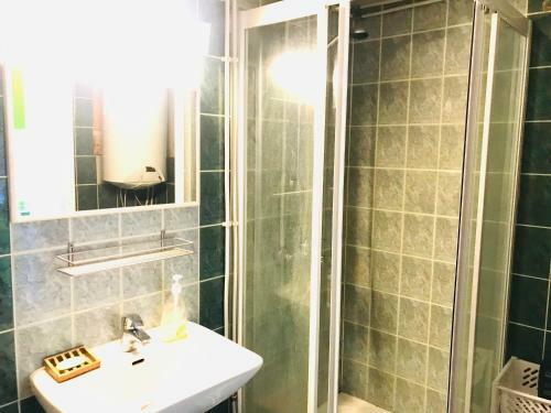 Cozy Roosi Guest Apartment 3, Free Parking