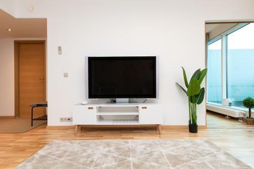 Central Cozy Apartment With Parking