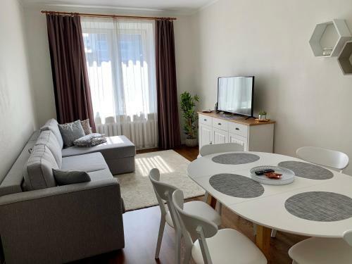 Central Gonsiori 2 Bedroom Cozy Apartment