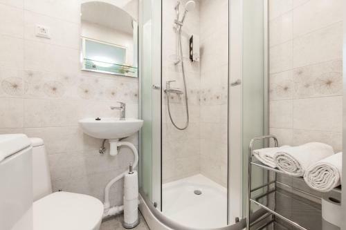 Sunny Apartment Near Bus Station