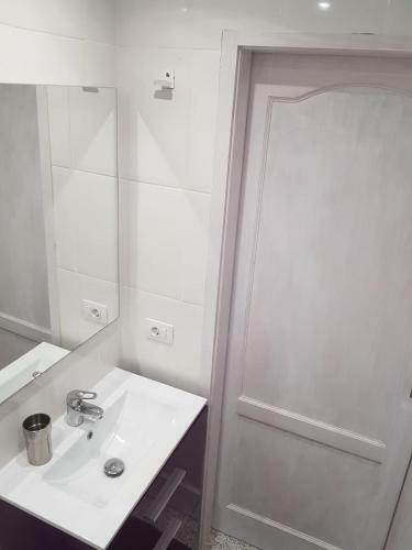 Apartamento 5 Min Walk From Yumbo 216