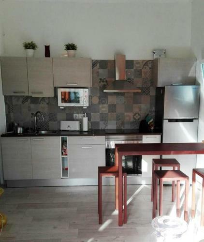 Bungalow Near Yumbo And The Beach