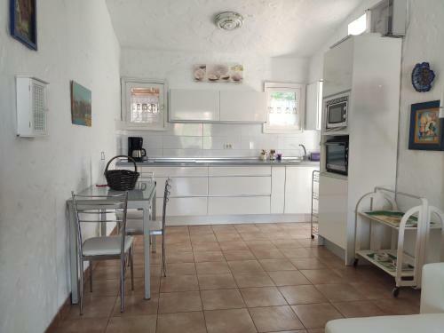 2 Bedroom Bungalow Next Yumbo Center. Free Parking
