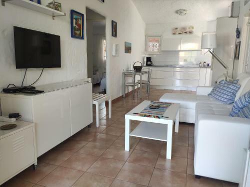 2 Bedroom Bungalow Next Yumbo Center. Free Parking